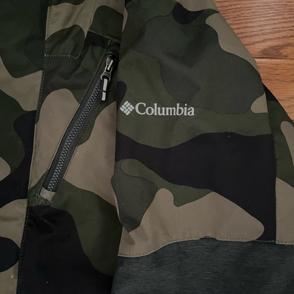 Columbia Youth Whirlibird III Interchange Jacket in a camouflage colorway. - Picture 7 of 8